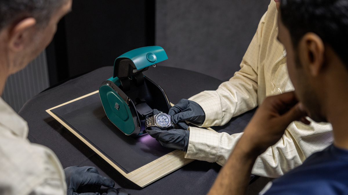 Audemars Piguet and the Dubai Future Foundation unveil a new chapter in watchmaking innovation: an intelligent watch box