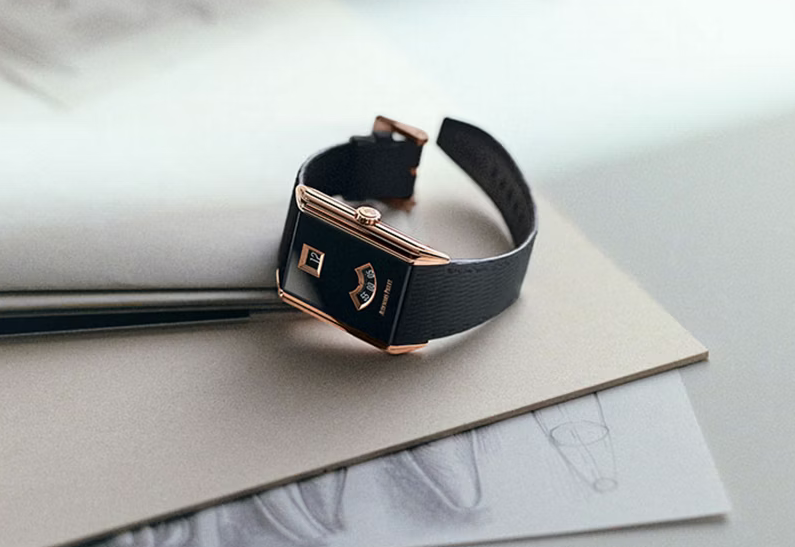 Neo Frame Jumping Hour brings heritage into modern watchmaking